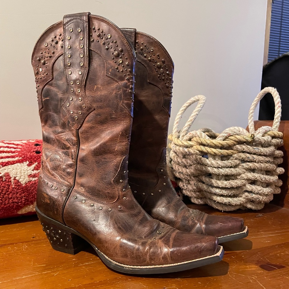 Ariat Rhinestone Cowgirl boots. Women’s size 9.5.